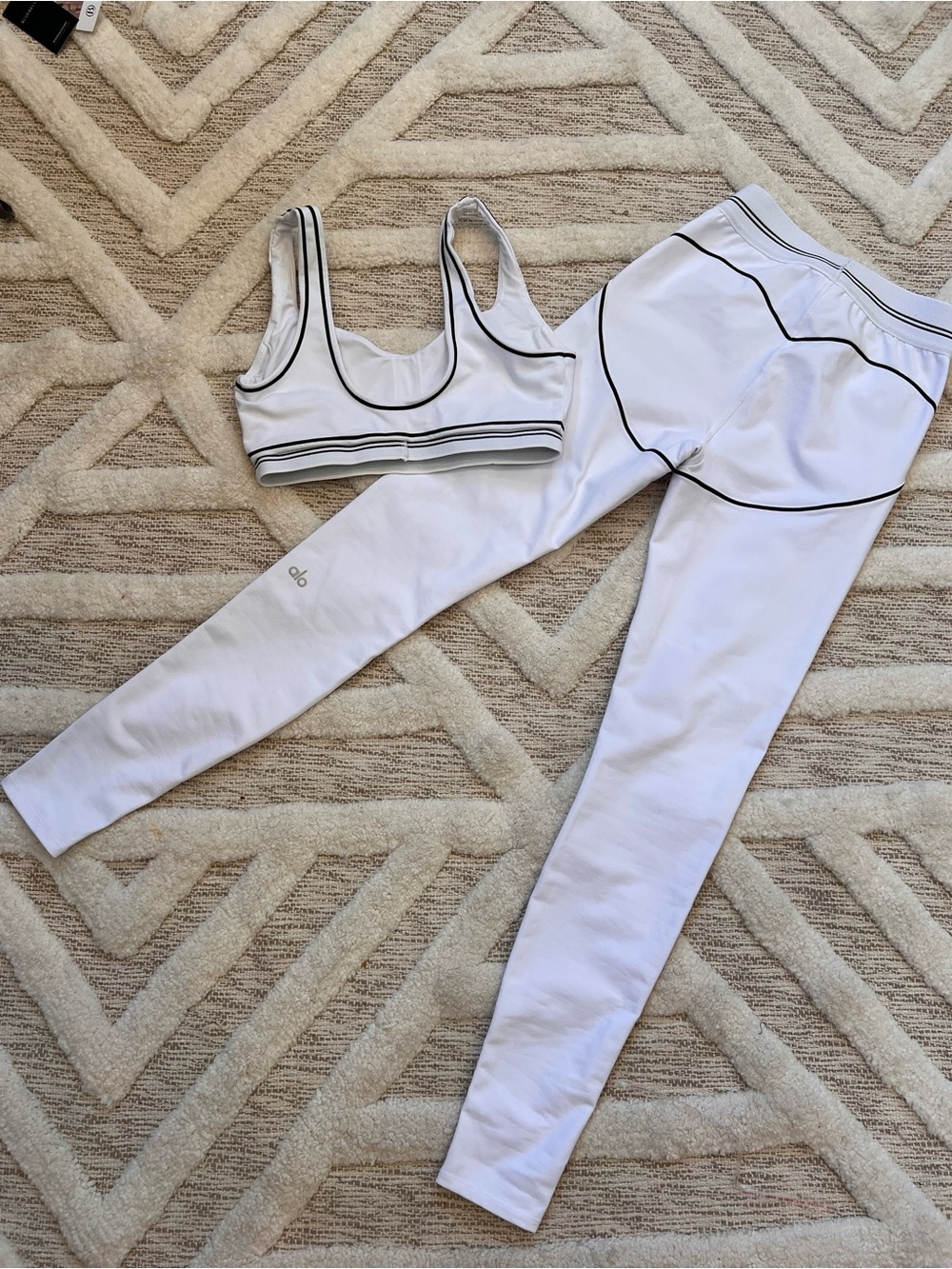 Set!(2)ALO Airbrush HighWaist Heart Throb Legging XS & Bra S White Black - Picture 12 of 16